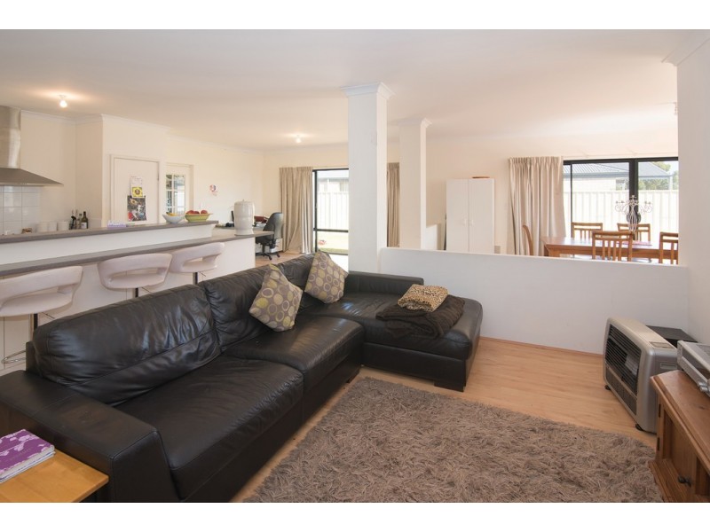 18 Monclair Circuit, Dunsborough WA 6281