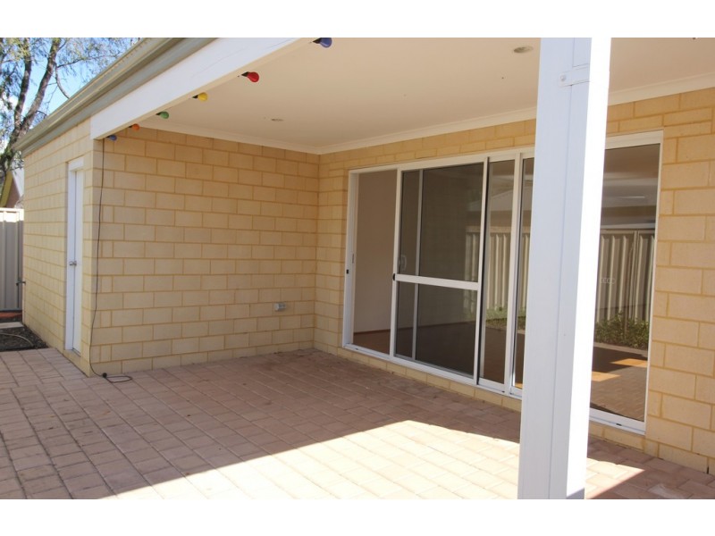 8 Flinders Crescent, Abbey WA 6280