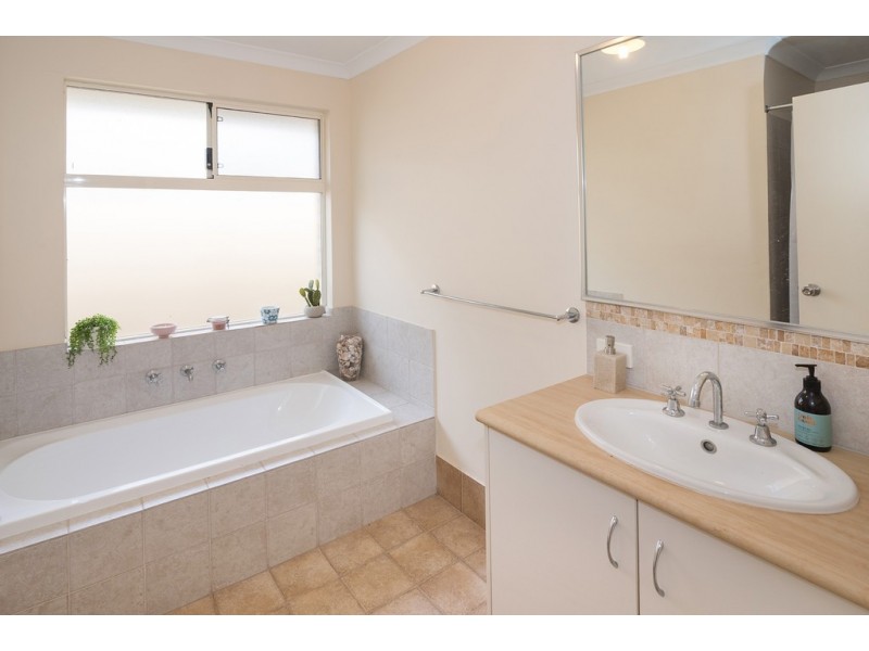 11 Crouchley Court, Broadwater WA 6280