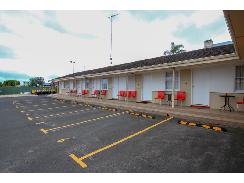 6 Pries Avenue, Busselton WA 6280