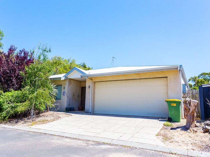 18 Village Green, Margaret River WA 6285