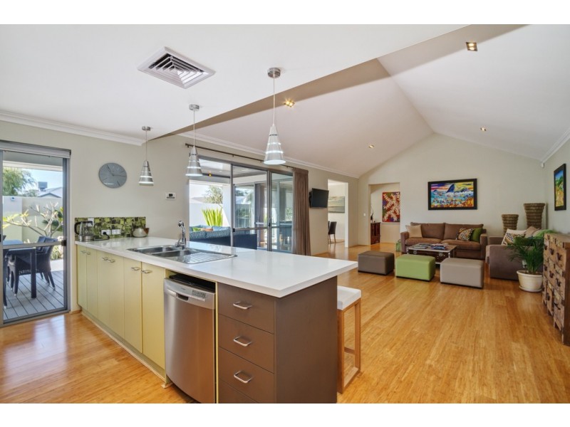 2 Nougat Crescent, Yalyalup WA 6280