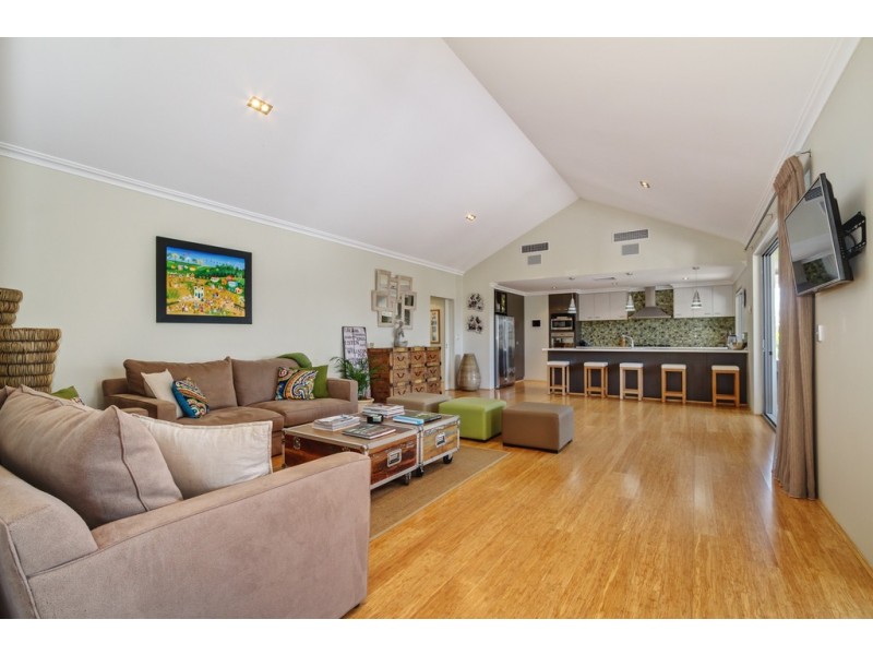2 Nougat Crescent, Yalyalup WA 6280