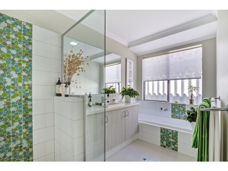 2 Nougat Crescent, Yalyalup WA 6280