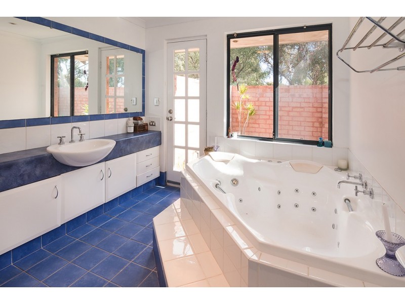 28 Kalgaritch Avenue, West Busselton WA 6280