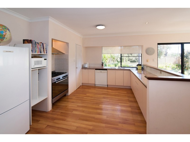 14 Karrinyup Retreat, West Busselton WA 6280