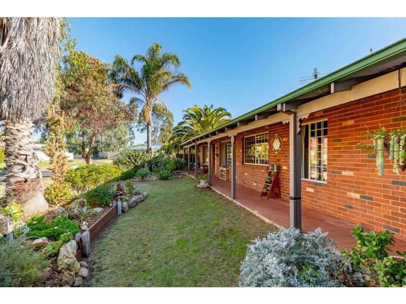 19 Brookland Loop, Dunsborough WA 6281