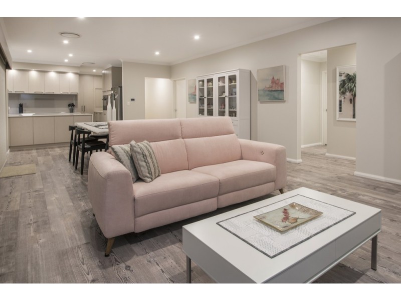 6 Homestead Promenade, West Busselton WA 6280