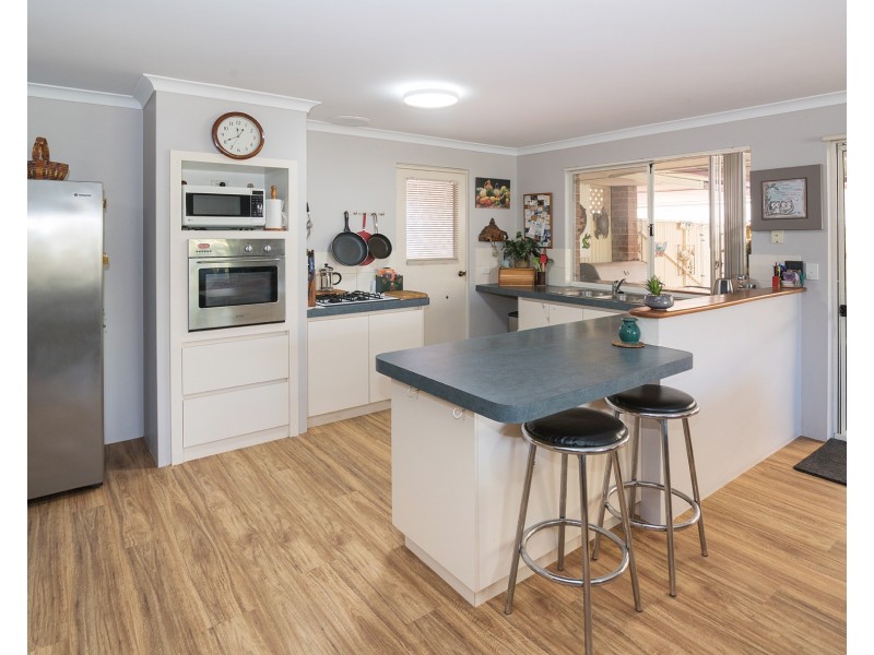 32 Parrot Way, Broadwater WA 6280
