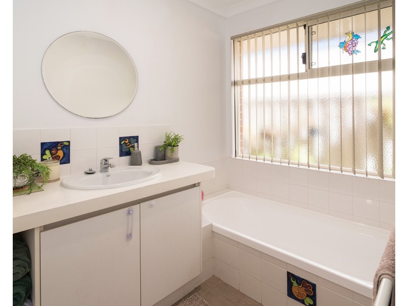 32 Parrot Way, Broadwater WA 6280