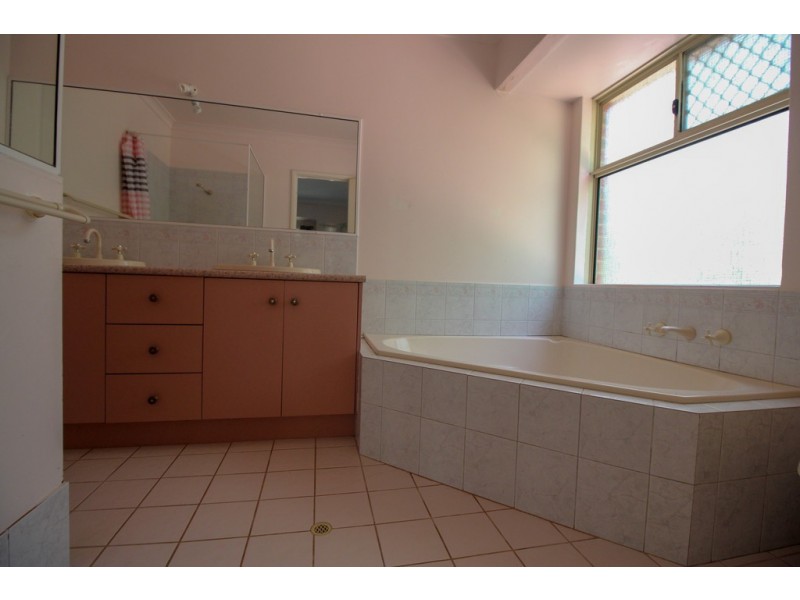 6 Kalgaritch Avenue, West Busselton WA 6280