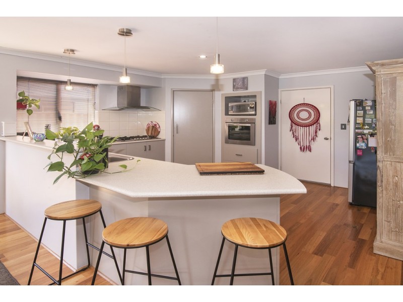 8 Kooljak Road, Broadwater WA 6280