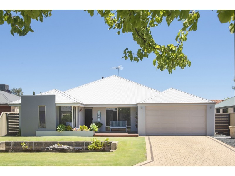 8 Kooljak Road, Broadwater WA 6280