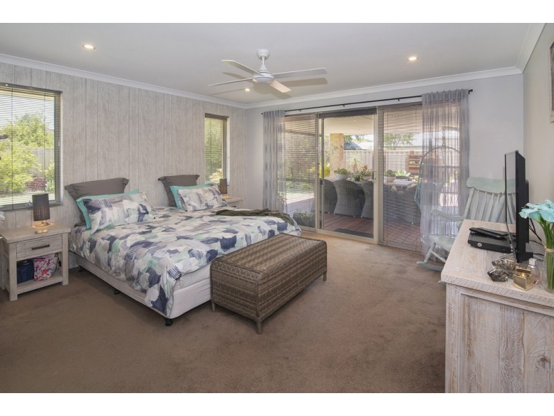 8 Kooljak Road, Broadwater WA 6280