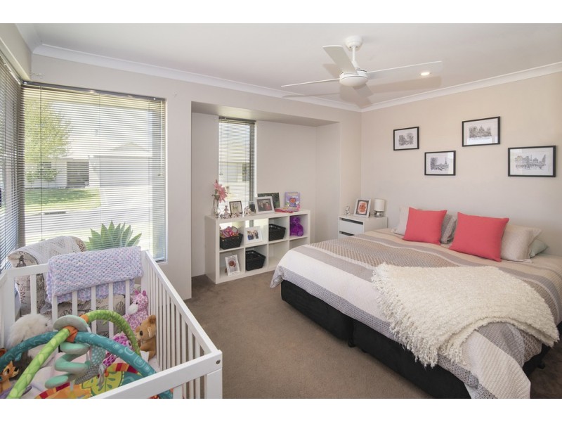 8 Kooljak Road, Broadwater WA 6280