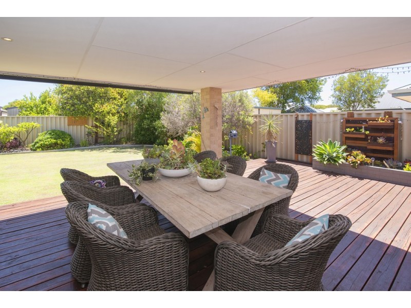 8 Kooljak Road, Broadwater WA 6280