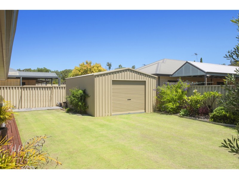 8 Kooljak Road, Broadwater WA 6280