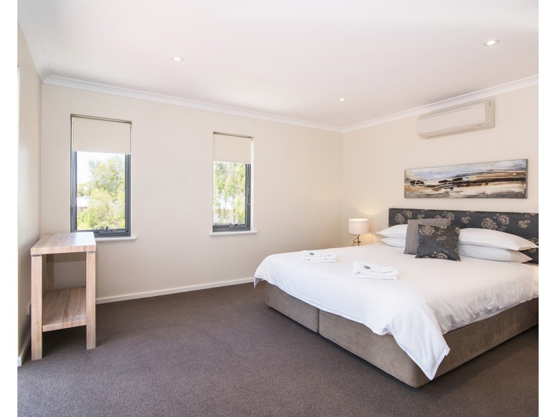 Units / 12 Little Colin Street, Broadwater WA 6280