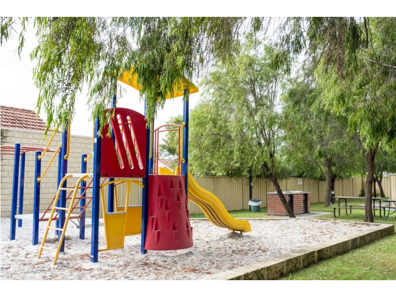 Units / 12 Little Colin Street, Broadwater WA 6280