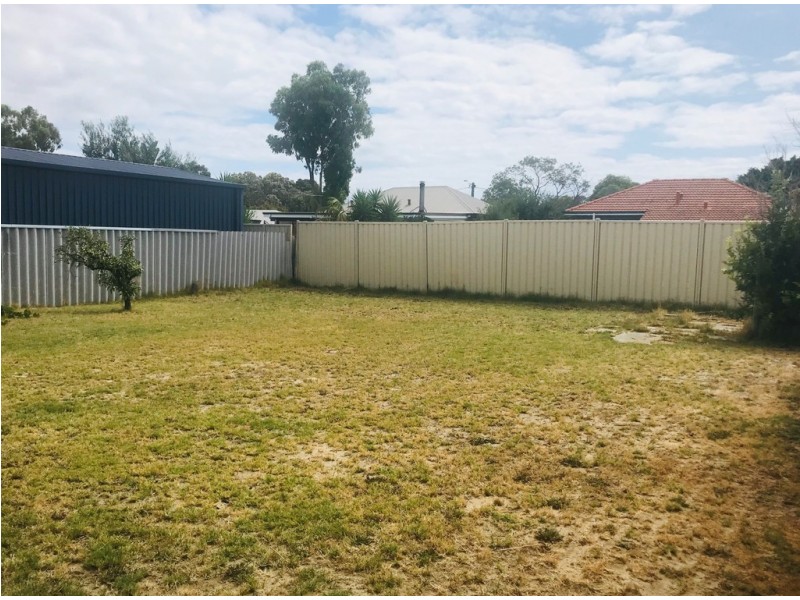 8 Hales Street, Carey Park WA 6230