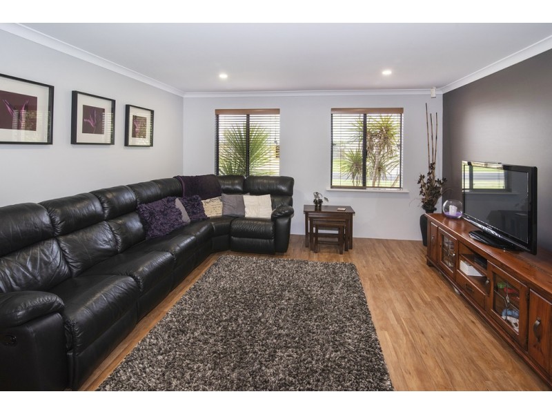 13 Lyrebird Road, Broadwater WA 6280