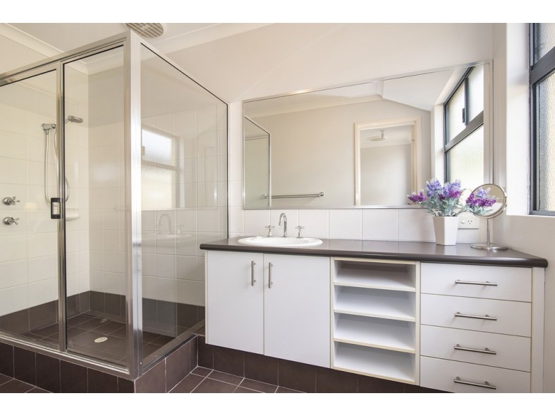 13 Lyrebird Road, Broadwater WA 6280