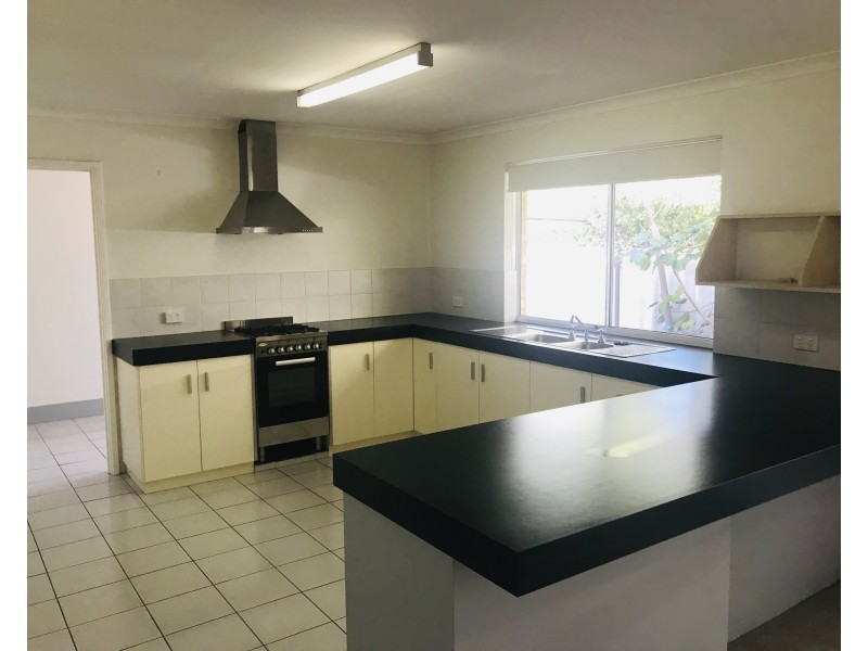 2/21 Seashore Mews, South Bunbury WA 6230