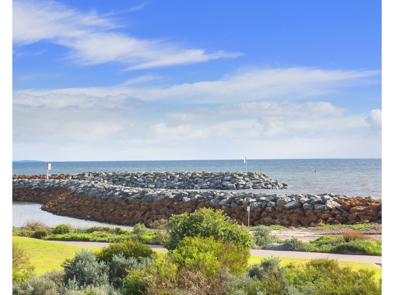 62 Spinnaker Boulevard, Geographe WA 6280