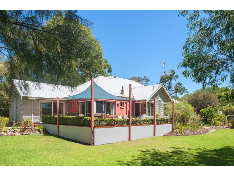 15 Wallaby Gardens, Busselton WA 6280