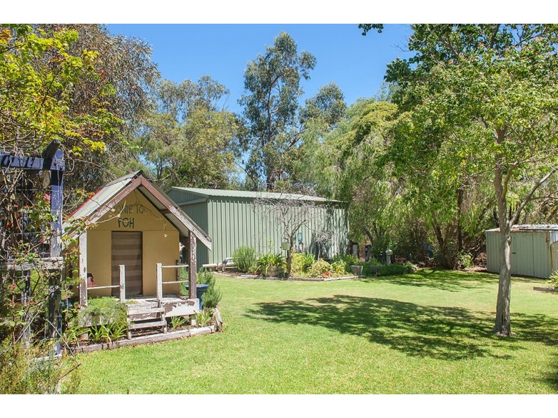 15 Wallaby Gardens, Busselton WA 6280