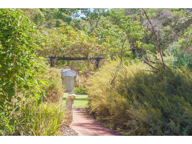 15 Wallaby Gardens, Busselton WA 6280