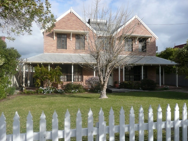 4 Adelaide Street, Busselton WA 6280