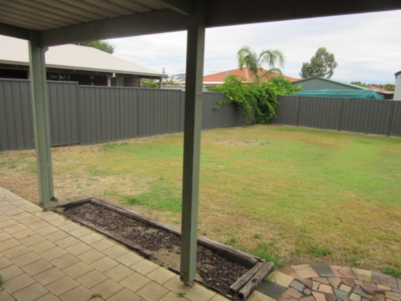 14 Silvergull Court, Geographe WA 6280