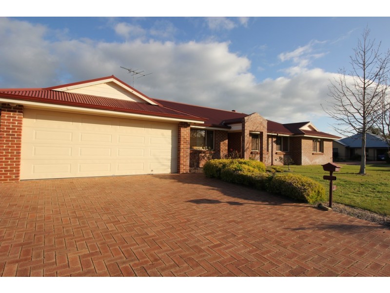 8 Clover Crescent, Busselton WA 6280