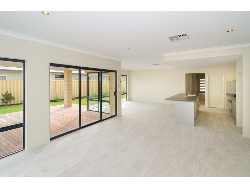 24 Almond Parkway, Yalyalup WA 6280