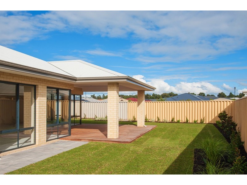 24 Almond Parkway, Yalyalup WA 6280