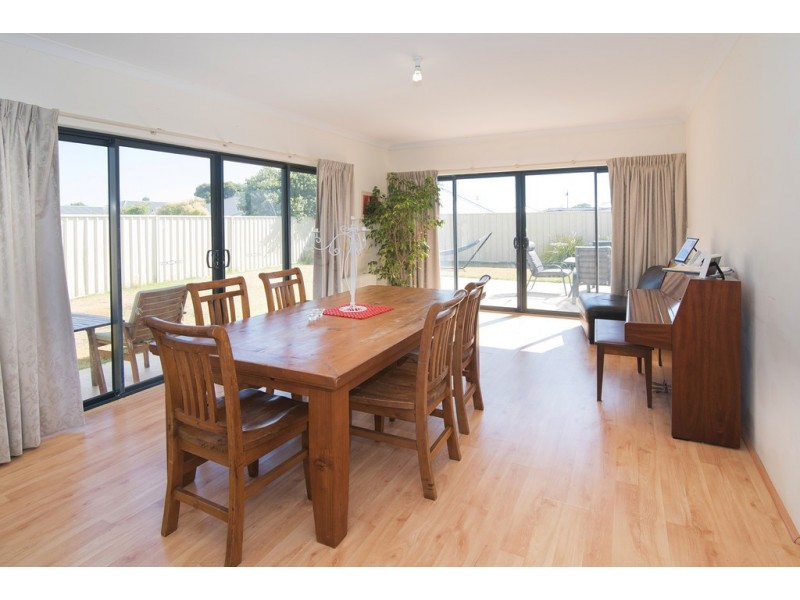 18 Monclair Circuit, Dunsborough WA 6281