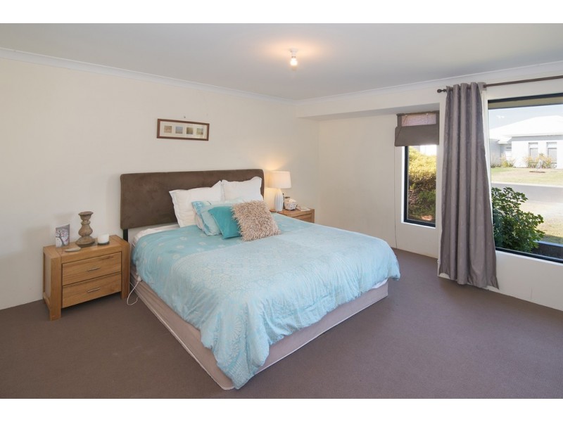 18 Monclair Circuit, Dunsborough WA 6281