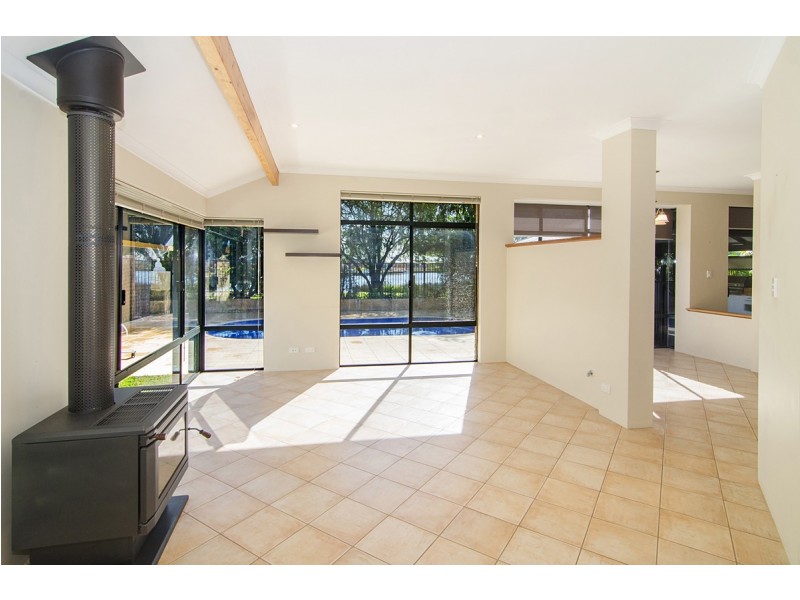 9 Mussel Court, Geographe WA 6280