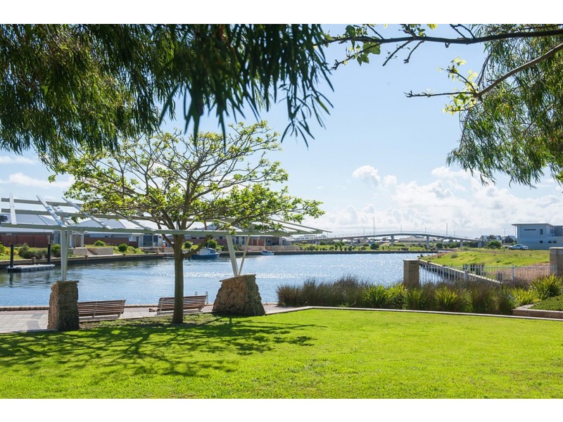 9 Mussel Court, Geographe WA 6280