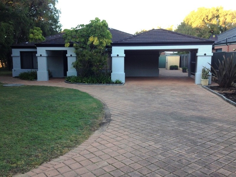 8 Wilson Avenue, Quindalup WA 6281