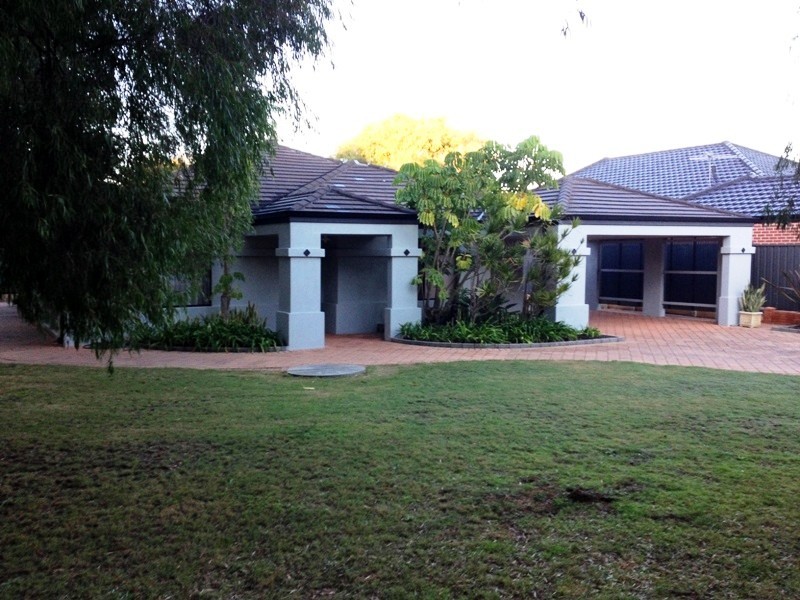 8 Wilson Avenue, Quindalup WA 6281