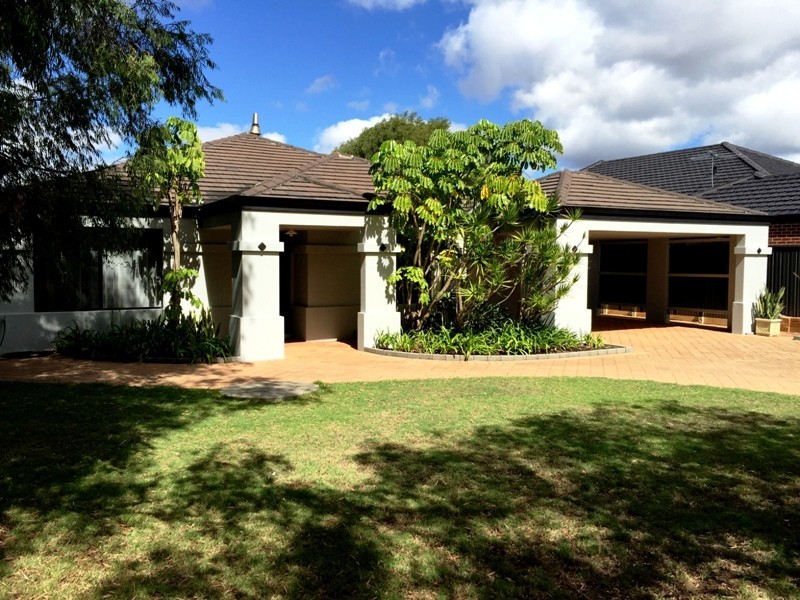 8 Wilson Avenue, Quindalup WA 6281