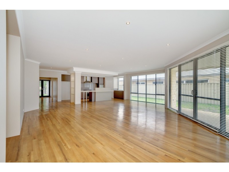 17 Wagon Entrance, Broadwater WA 6280