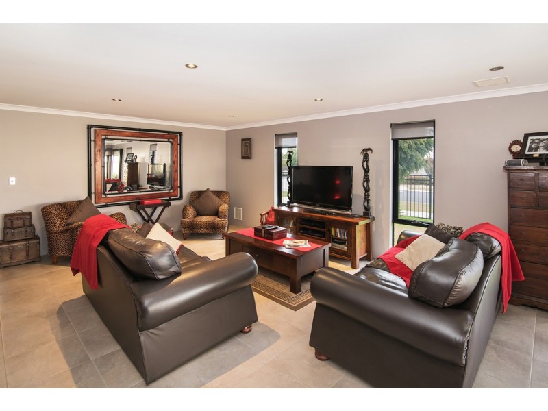 5 Garrigue Gardens, Yalyalup WA 6280