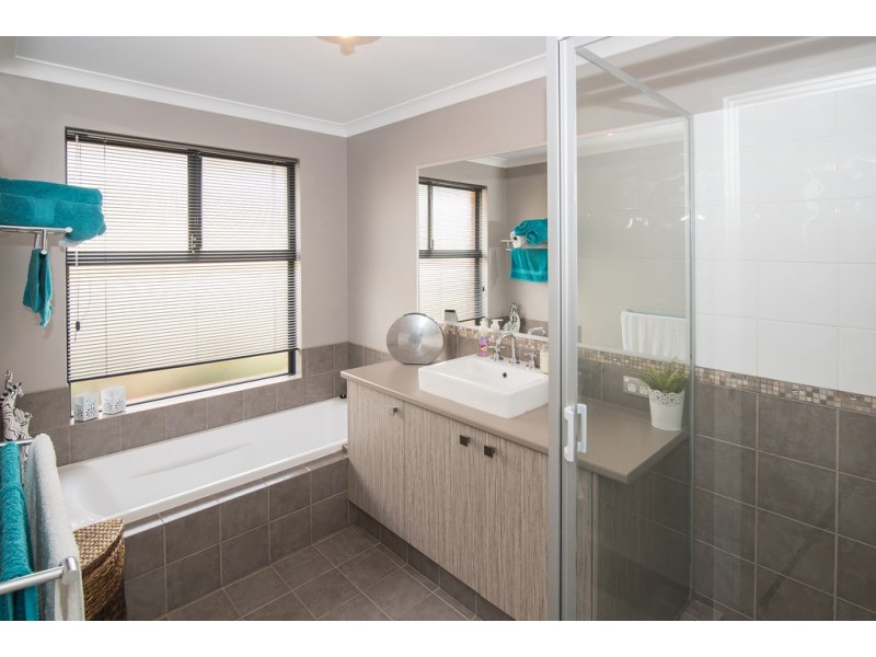 5 Garrigue Gardens, Yalyalup WA 6280