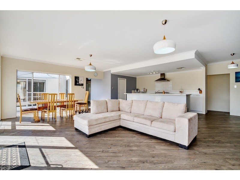 12 Blue Manna Mews, Geographe WA 6280