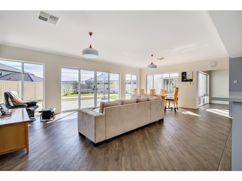 12 Blue Manna Mews, Geographe WA 6280