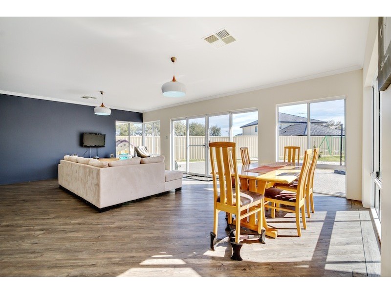 12 Blue Manna Mews, Geographe WA 6280