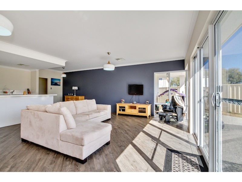 12 Blue Manna Mews, Geographe WA 6280